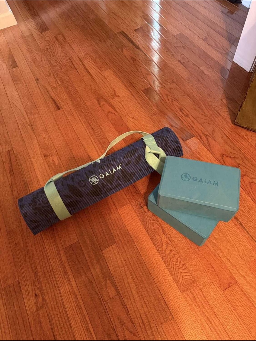 GAIAM Navy Floral Yoga Mat with Mint Carry Strap and Blocks Set